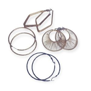 𝅺Statement earrings! Big gold hoops etc.